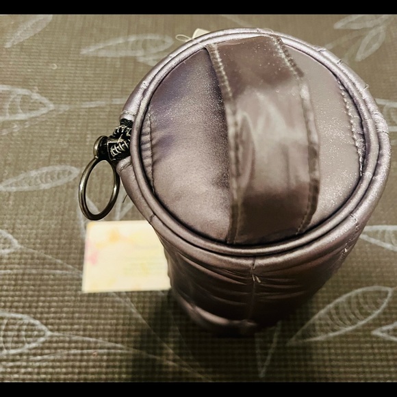 Scunci metallic Cylinder Makeup Brush & Accessories Case - Picture 2 of 3